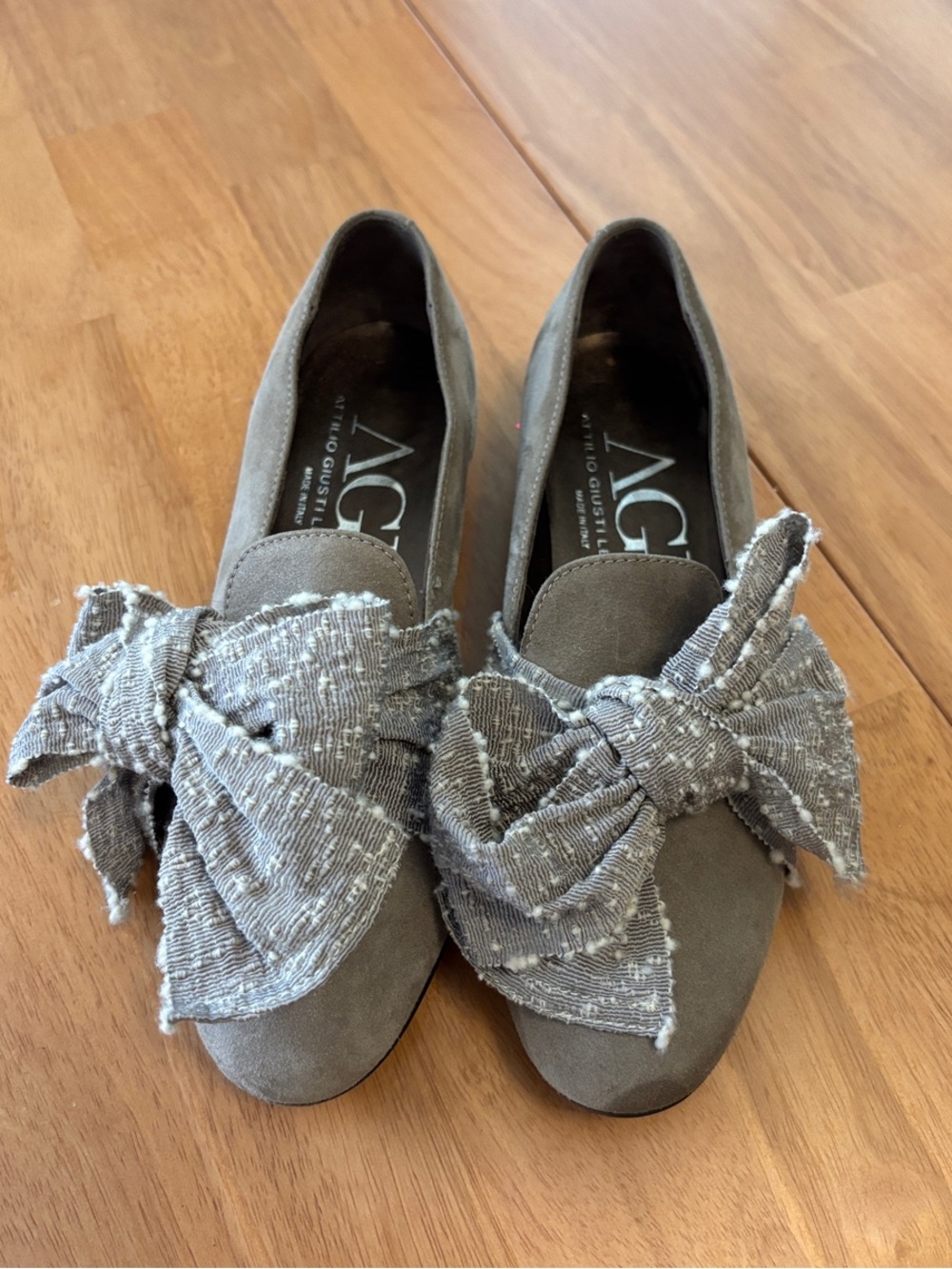 AGL Gray Suede Flats with Oversized Bow Accent ~ 35 1/2/US 5.5/6 ~ Made in Italy